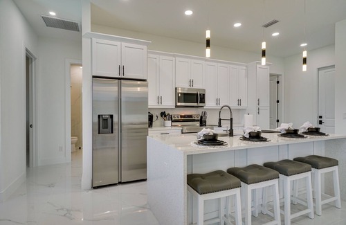 Diplomat House | Furnished Lanai & Private Pool: Cape Coral Home