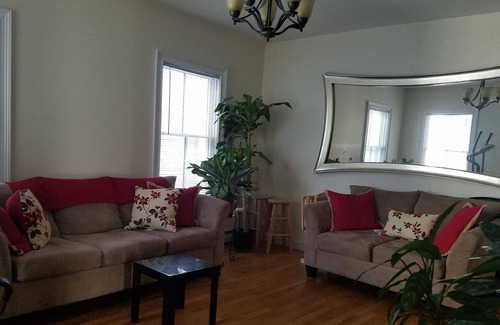 Highland Park Apartment | Furnished Room Close to Longwood Medical Center & Back Bay