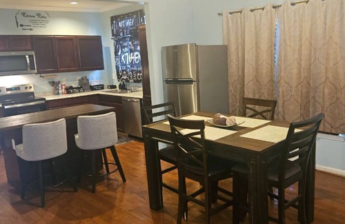 Atlanta House | Furnished Room in Downtown ATL - Walk to GWCC & Mercedes-Benz-Private Bath