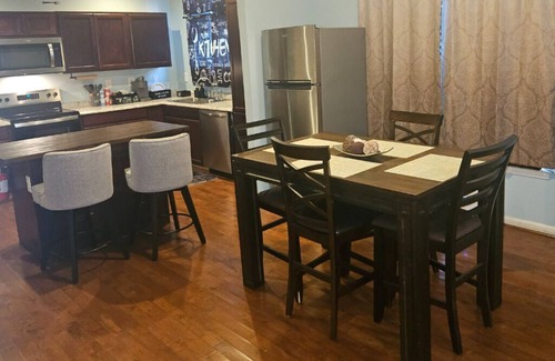 Atlanta House | Furnished Room in Downtown ATL - Walk to GWCC & Mercedes-Benz-Private Bath