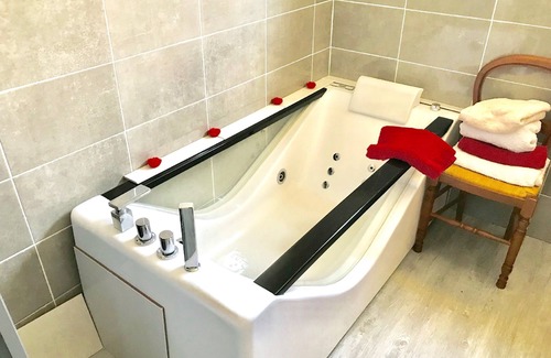 Salechan Bed & Breakfast | Furnished rooms in the villa