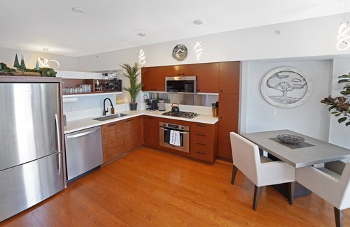 Corbett - Terwilliger - Lair Hill Apartment | Furnished South Waterfront Condo w/River Views