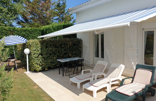 Soulac-sur-Mer House | Furnished studio, garden, swimming pool