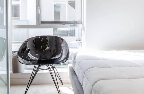 Downtown Apartment | Furnished Studio In Santa Monica by 1Furnished