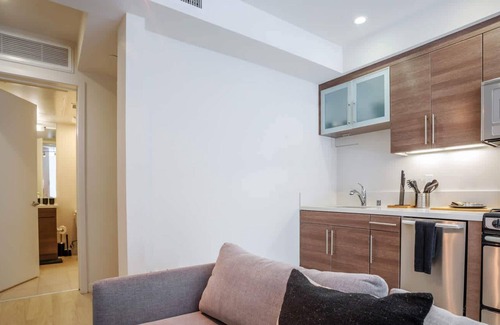 Downtown Apartment | Furnished Studio In Santa Monica by 1Furnished