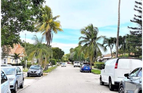 South Lake Apartment | Furry Friend's Furnished Flat 1-bedroom near beach