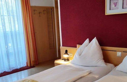 Sankt Georgen im Attergau Apartment | Fuschlsee - Frühstückspension Holzapfel