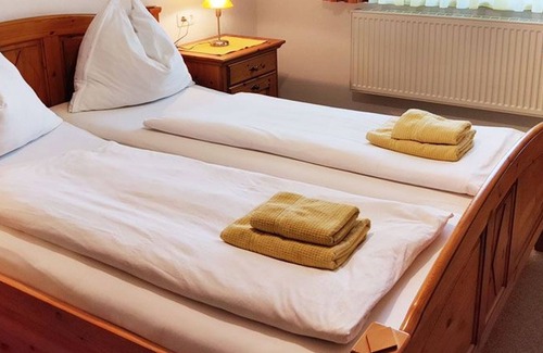 Sankt Georgen im Attergau Apartment | Fuschlsee - Frühstückspension Holzapfel