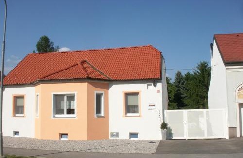 Marchegg House | Gästehaus Bett-i