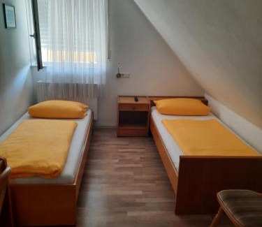 Arnegg Apartment | Gästehaus Kreuz in Blaustein bei Ulm