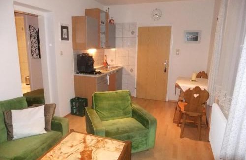 Weissenbach am Attersee Apartment | Gästehaus Riki Oberschmid