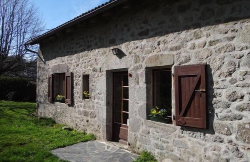 Roumegoux House | Gîte 4/6 pers. Quiet, hiking, mountain biking.