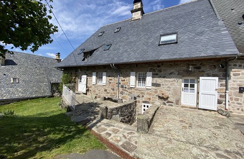 Saint-Jacques-des-Blats House | Gîte aux gardes - aux pieds des montagnes