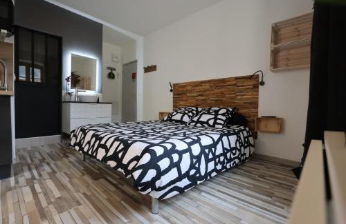 Saint-Montan Apartment | Gîte climatisé "Baugallo Pastourelle"