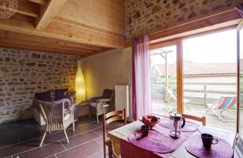 Saint-Romain-d'Urfe House | Gîte Confortable avec Terrasse Privative - Wifi Gratuit - FR-1-496-189