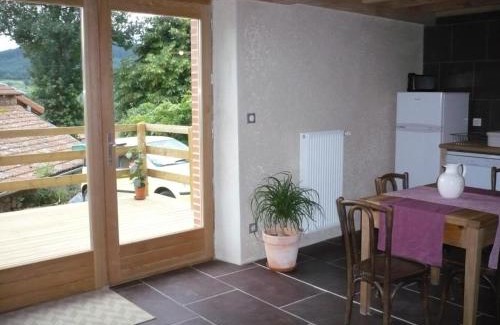 Saint-Romain-d'Urfe House | Gîte Confortable avec Terrasse Privative - Wifi Gratuit - FR-1-496-189
