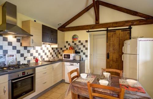 Saint-Forgeux-Lespinasse House | Gîte cosy avec poêle, terrasse et jardin privé à Saint-Forgeux-Lespinasse - FR-1-496-37