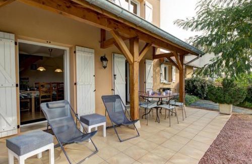 Saint-Forgeux-Lespinasse House | Gîte cosy avec poêle, terrasse et jardin privé à Saint-Forgeux-Lespinasse - FR-1-496-37