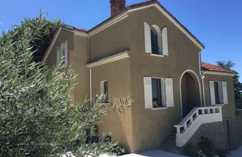 Vichy House | Gîte de charme avec piscine chauffée près des thermes de Vichy, jardin clos, clim et confort absolu - FR-1-489-495