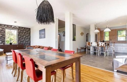 Vichy House | Gîte de charme avec piscine chauffée près des thermes de Vichy, jardin clos, clim et confort absolu - FR-1-489-495