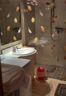 Saint-Bonnet-la-Riviere Apartment | Gîte de France à Saint-Bonnet-la-Rivière 3 épis - Gîte de France 8 personnes MAE-8984