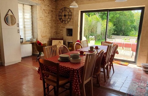 Asnieres-sous-Bois House | Gîte de Séjour La Romanella