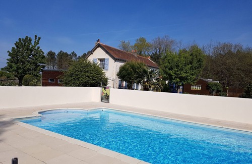 Luze House | Gîte Domaine de Villevert Piscine, Sauna spa Pétanque Volley