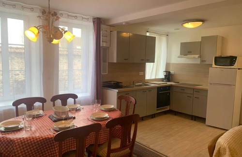 Ygrande House | Gîte du Sabotier near the spa Bourbon l'Archambault pets welcome