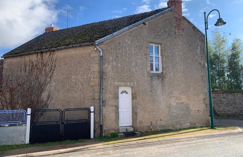 Ygrande House | Gîte du Sabotier near the spa Bourbon l'Archambault pets welcome