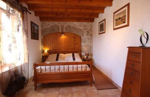 Boisset House | Gîte en pierre avec terrasses, proche de sites médiévaux, idéal pour famille avec équipements bébé. - FR-1-582-256