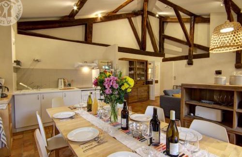 Sainte-Croix-en-Jarez House | Gîte historique entre Lyon et Saint-Étienne avec Wi-Fi, jardin, équipements bébé et proche tennis - FR-1-496-275