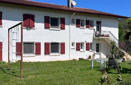 Saint-Esteben Apartment | Gîte in country house