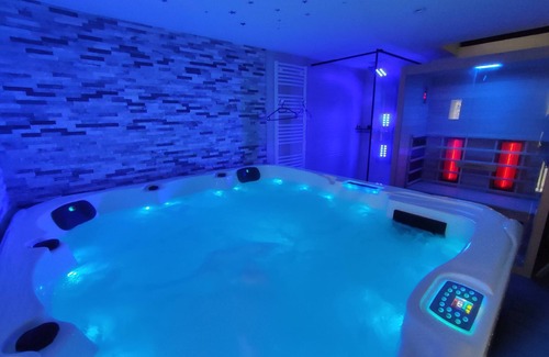 Benfeld House | Gîte, jacuzzi, sauna, love room, Christmas markets