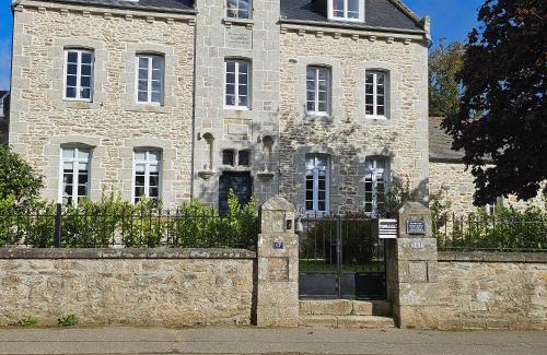 Lanhouarneau Apartment | GÎTE L'anglais, appartement privé en Duplex avec accès Jacuzzi à 10min des plages