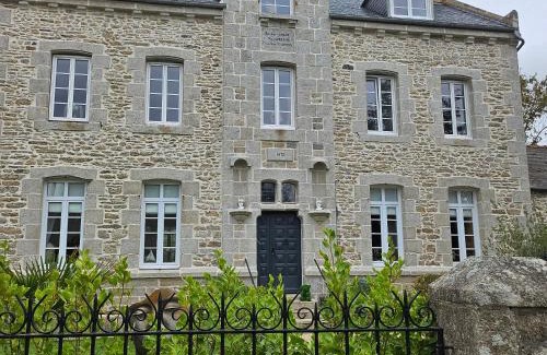 Lanhouarneau Apartment | GÎTE L'anglais, appartement privé en Duplex avec accès Jacuzzi à 10min des plages