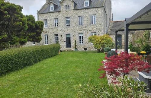 Lanhouarneau Apartment | GÎTE L'anglais, appartement privé en Duplex avec accès Jacuzzi à 10min des plages