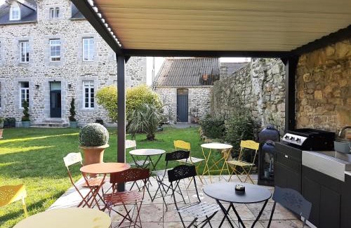 Lanhouarneau Apartment | GÎTE L'anglais, appartement privé en Duplex avec accès Jacuzzi à 10min des plages