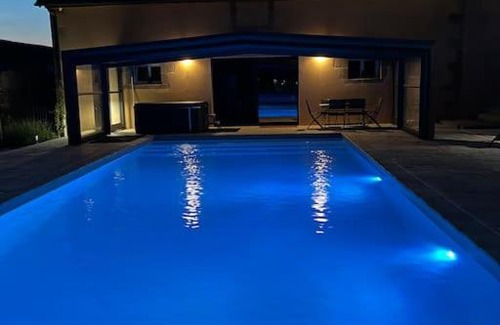 Couzon House | Gîte la bergerie, piscine chauffée,