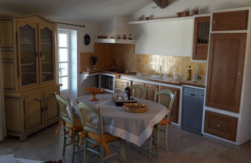 Caromb Apartment | Gîte "Le Barroux" (View of Mont Ventoux) - Ventoux Gîtes