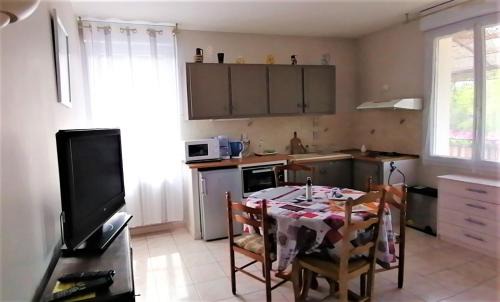 Valreas Apartment | Gîte le Micocoulier