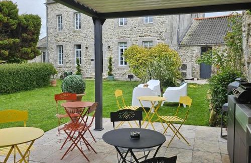 Lanhouarneau Apartment | GÎTE Le Parisien Appartement privé en Duplex avec accès jacuzzi à 10min des plages