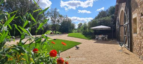 Saint-Mars-la-Reorthe House | Gîte Le Puy Martineau piscine privée intérieure chauffée à 10 min du Puy du Fo