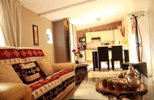 Carpentras House | Gîte Le RIAD quiet vacation home swimming pool and jacuzzi garden Carpentras