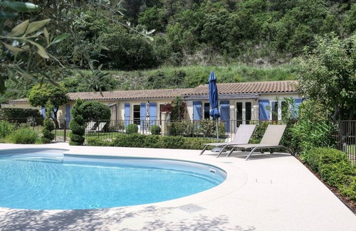 Crestet Apartment | Gîte Les Romarins, near Vaison la Romaine