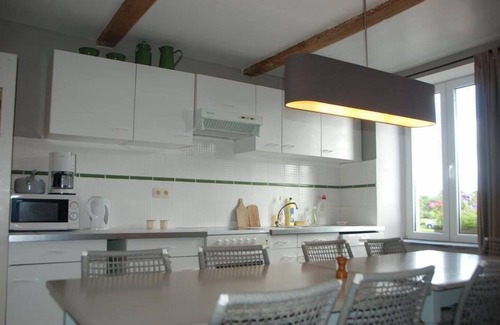Bourseigne-Vieille Cottage | Gîte Les Trois Voisins