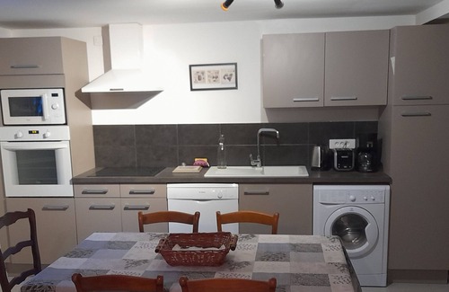 Montagnac Villa | Gîte Location 1 canape-lit rapido 140 - bedroom 1 bed 160 refurbished.
