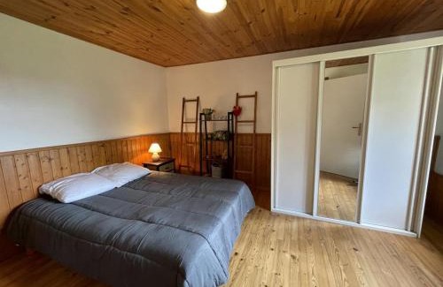 Chatel-Montagne House | Gîte romantique en pleine nature avec étang privatif et cheminée - FR-1-489-447