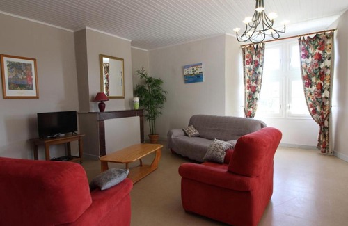 Roquebrune House | Gîte Roquebrune, 5 pièces, 8 personnes - FR-1-440-205