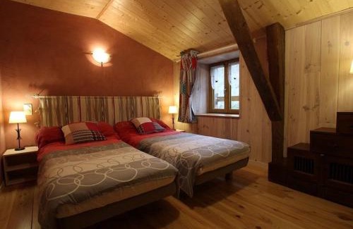 Saint-Julien-des-Chazes House | Gîte spacieux avec terrasse surplombant rivière, idéale pour pêche et sports d’eau, tout inclus - FR-1-582-17