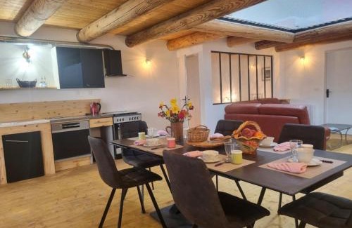 Sauvain House | Gîte spacieux à Sauvain avec garage et vues historiques - FR-1-496-353
